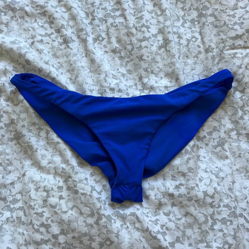 Everything but water bikini bottoms. Size xsmal